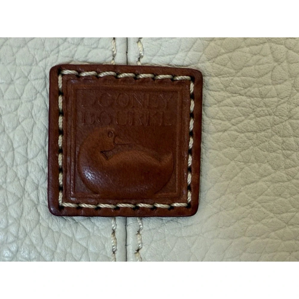 Dooney‎ And Bourke Beige Leather Shoulder Handbag Hobo Purse Red Lining Key Hold